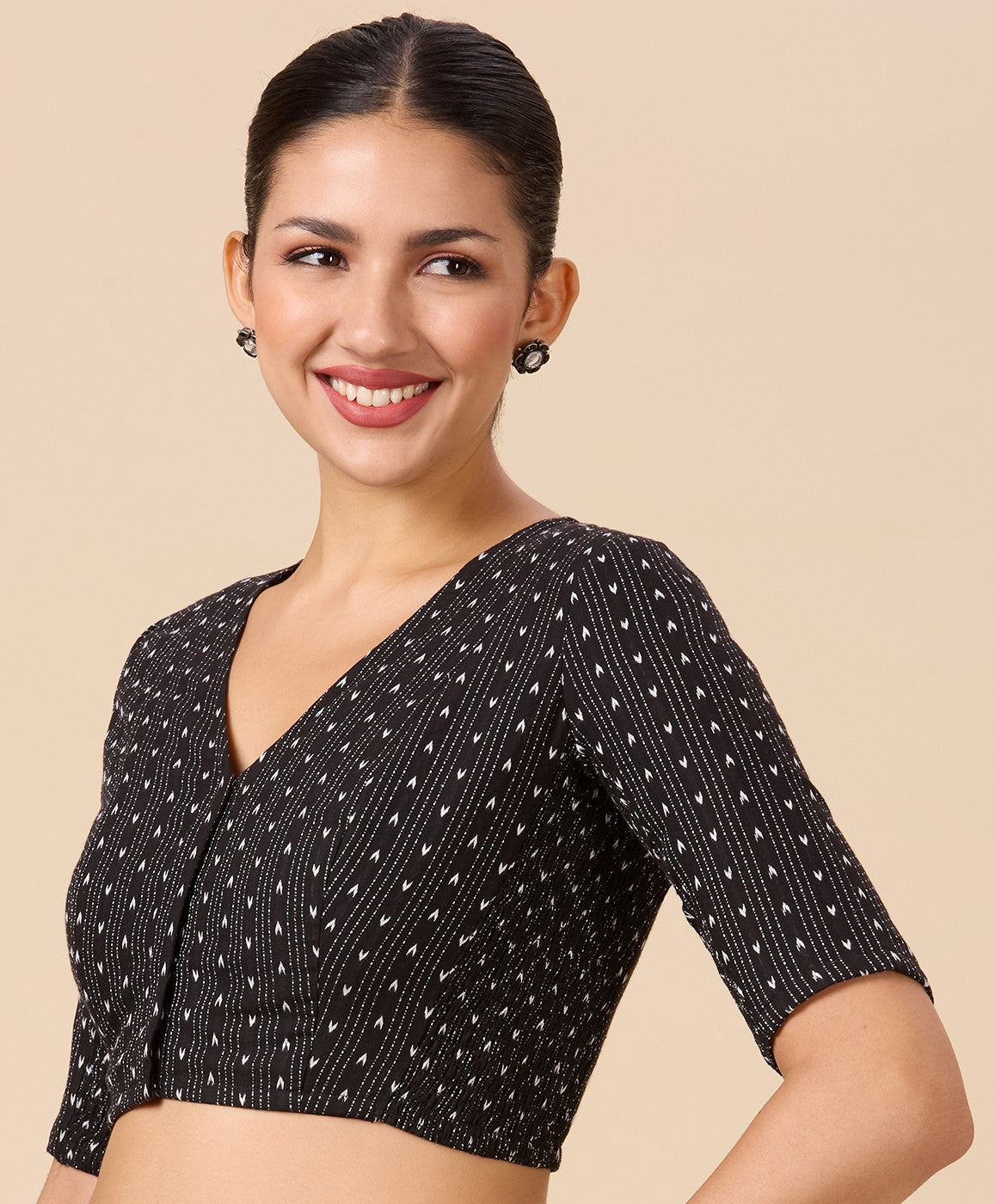 Studio Shringaar Women's Black Cotton Handloom Stretchable (Smocked) Readymade Saree Blouse(Design 2896)