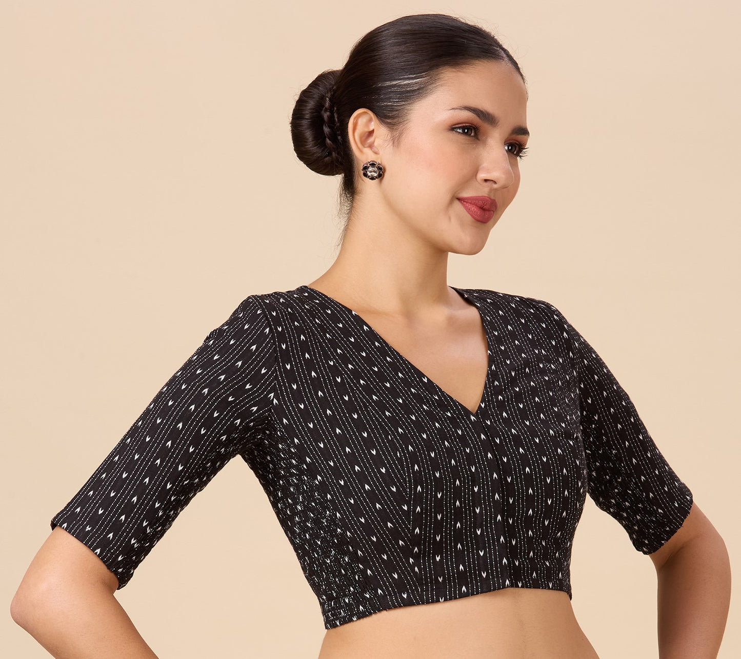 Studio Shringaar Women's Black Cotton Handloom Stretchable (Smocked) Readymade Saree Blouse(Design 2896)