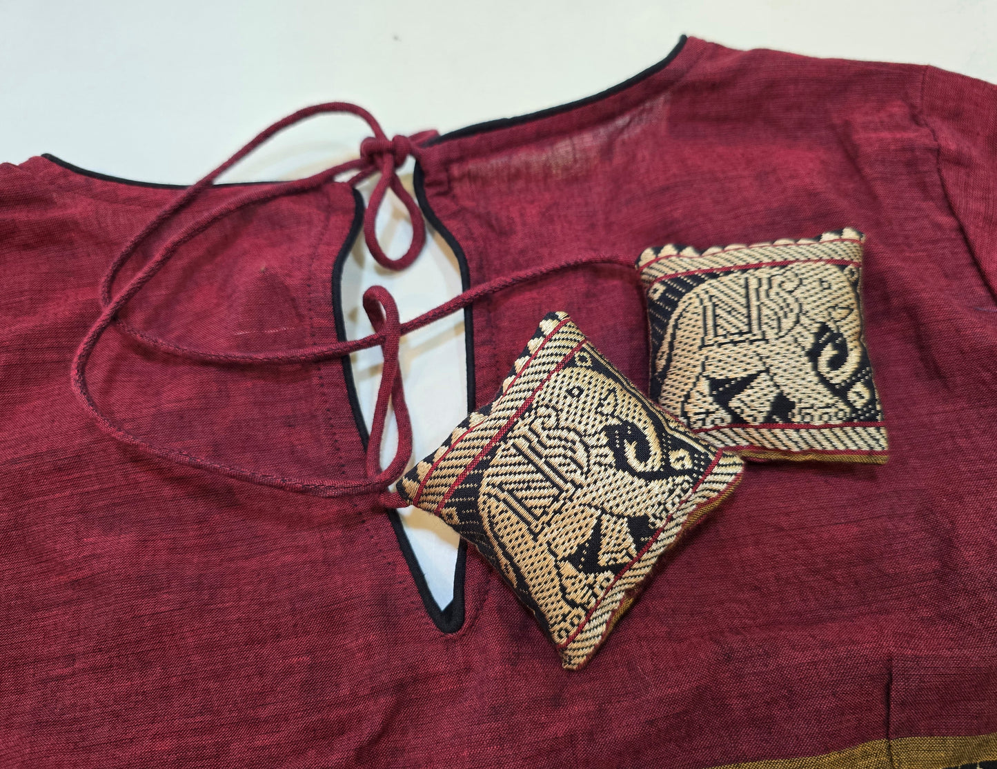 Studio Shringaar Women's Maroon Handloom Cotton Elephant Temple Border Readymade Saree Blouse (Design 2905)