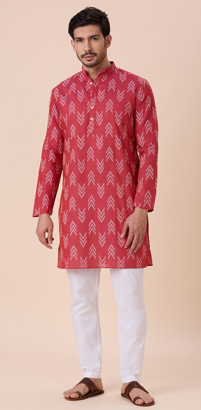 Men's Light Maroon Cotton Blend Relaxed Fit Ikat Printed Knee Length Kurta (Design 119)
