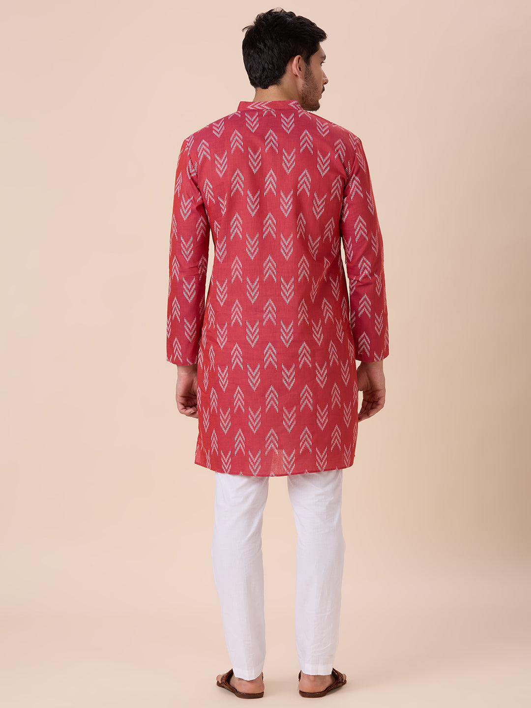 Men's Light Maroon Cotton Blend Relaxed Fit Ikat Printed Knee Length Kurta (Design 119)